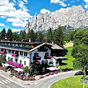 Menardi Hotel